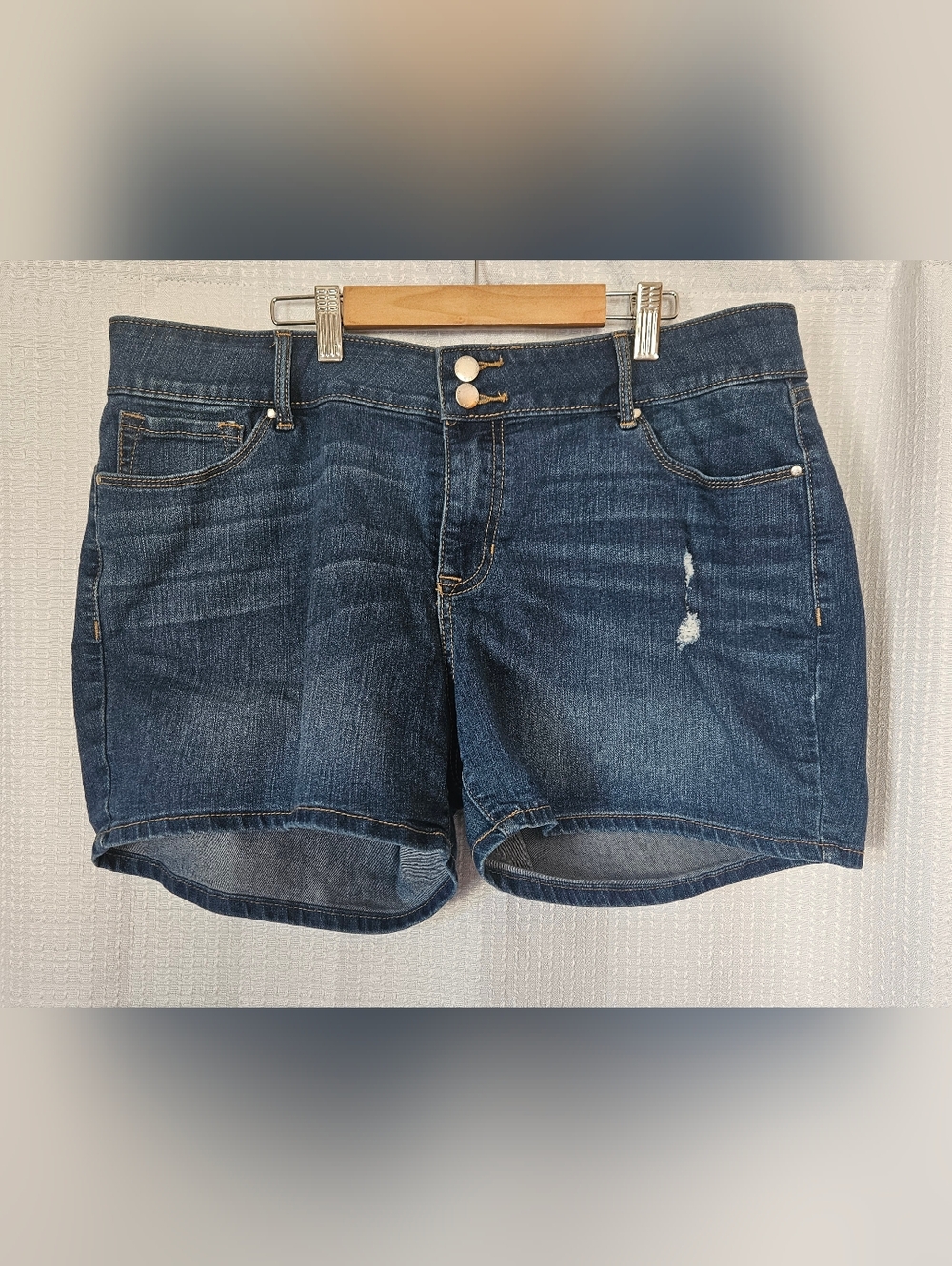 Apt. 9 Women’s Distressed Jean Shorts Size 16